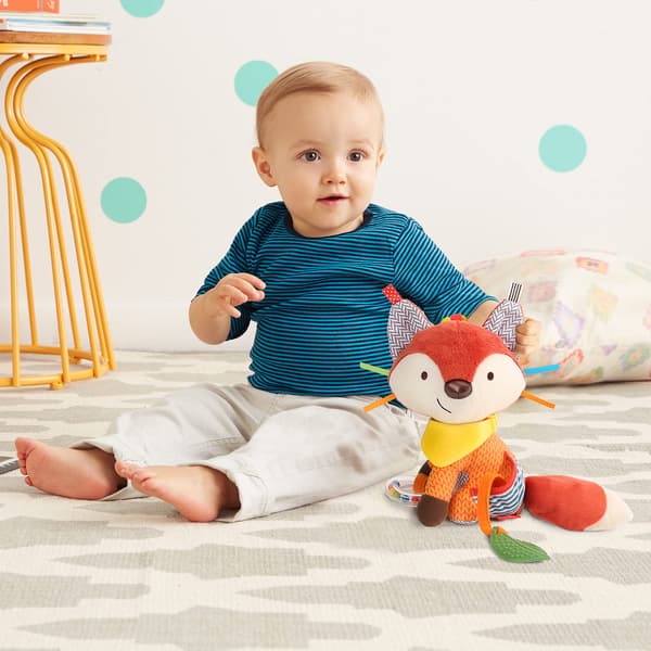Bandana Buddies Babyaktivitets- og biteringleke med multisensorisk rangle og teksturer, valp Fox