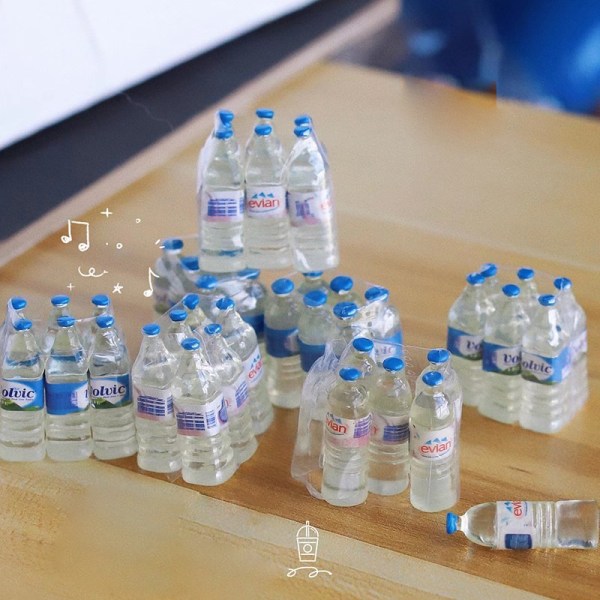 12 Resin Mini Simulation Mineraalivesipullon malli Nukkelelut H A4