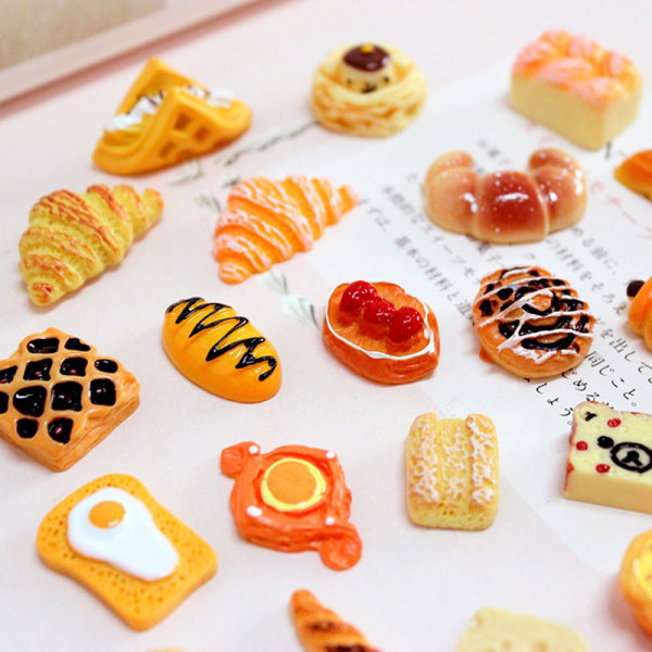 3 kpl Dollhouse Miniatyyri Keinotekoinen Fake Cake leipäkeksi Ki 4(Croissant B)
