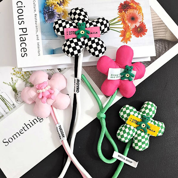 Blombroscher Bear Doll Hängesväska Dekor Lapel Pins Märken B C