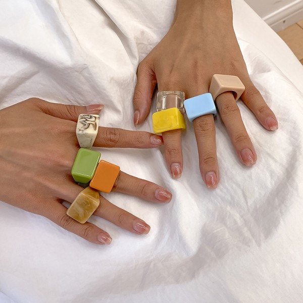 Nye enkle estetisk acetat akryl tykke runde ringer for kvinner Yellow