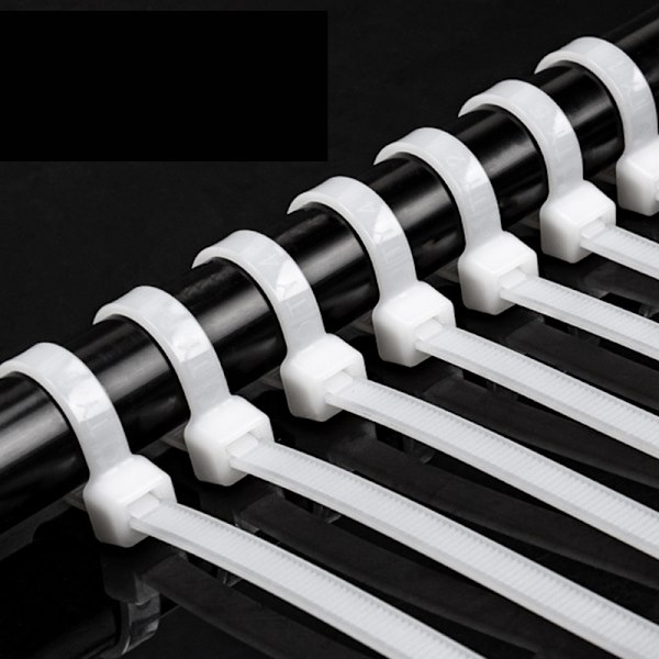 Itselukittuva muovinen nylon 100kpl nylon set 3X200 Black