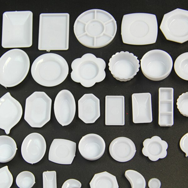 33 stk Dukkehus Miniatyrservise Plast tallerkenfatsett