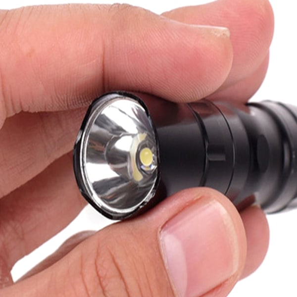 Mini vattentät LED-ficklampa Bärbar för Hunti utomhus 1PC