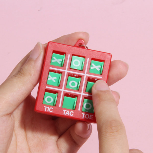 1 kpl Mini Tic-tac-toe Game avaimenperäriipus Decompress XO Spin C