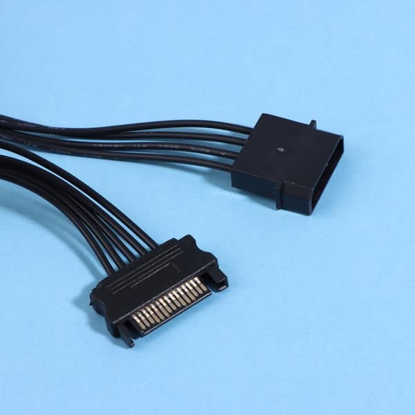 15-pin SATA/4-pin strømforsyningssplitterkabel harddisk 1 til 5 E SATA 1 to 5