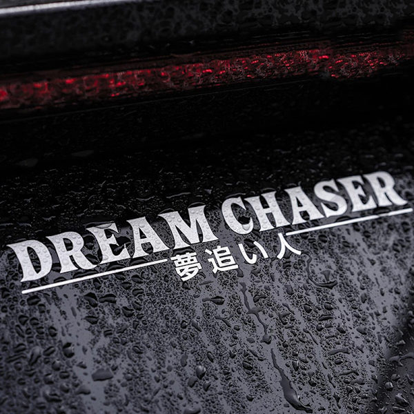 DREAM CHASER auton takatuulilasin tarra Heijastava JDM-vinyyli White