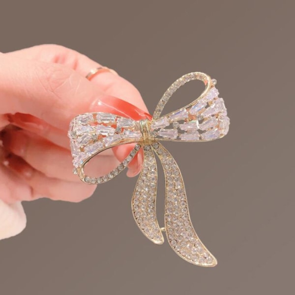 Sløjfe Rhinestone Broche Kvinde Simple Personality Pin Anti-li