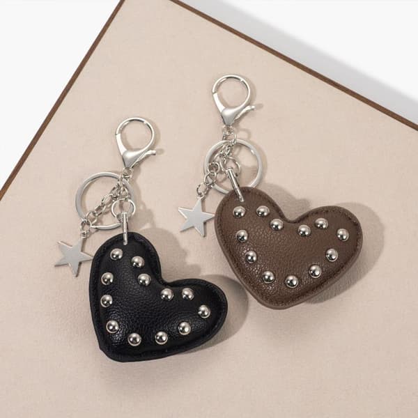 1 STK Punk Goth Hjerte Til Taske Taske Charme Nøglering Med Nitte Ring Black
