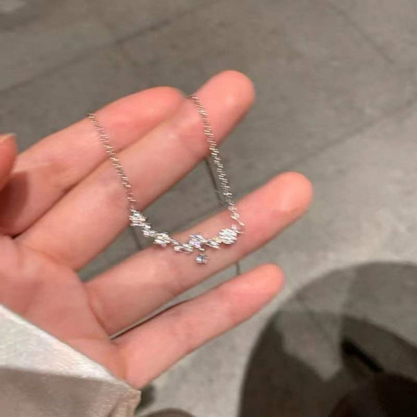 Hieno tähtizirkonimetallikaulakoru naisten hurmaa, makea ihana L
