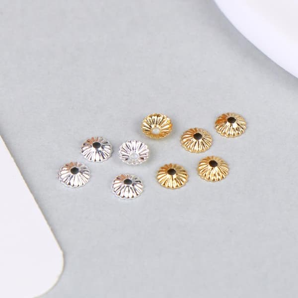 400 stk. 4MM Blomsterfatning Perlehætte Tilbehør til DIY Armbånd S.Plated 4pcs