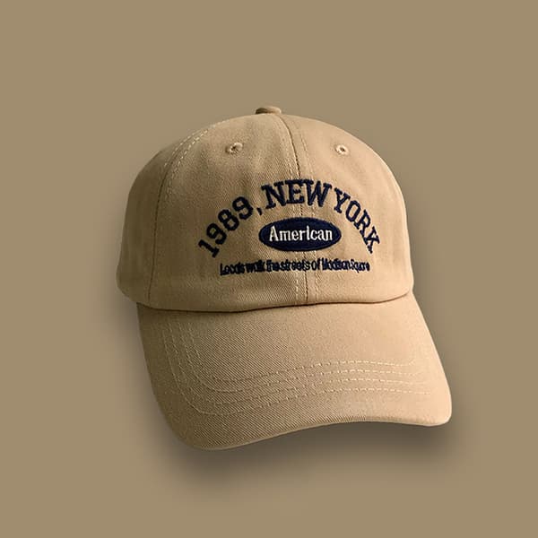 Retro baseballcapser for menn og kvinner med gatebokstaver White