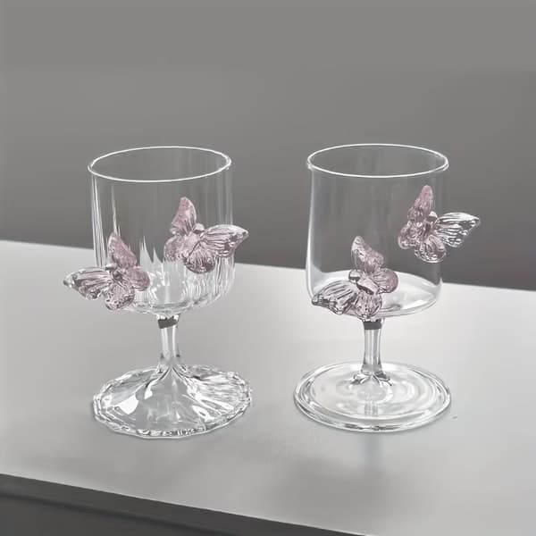 Sommerfugldekorerte vinglass A