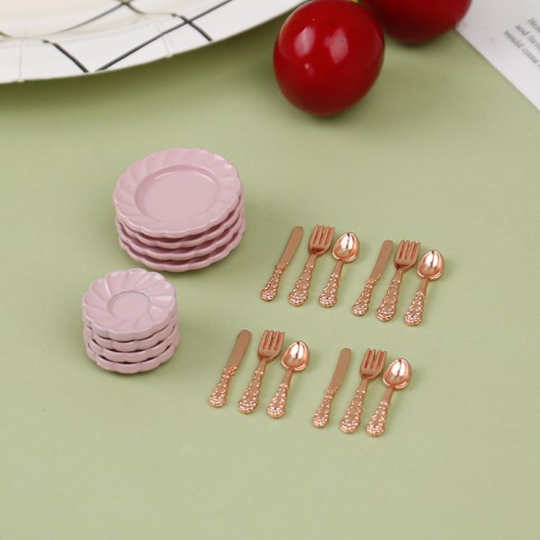 1:12 Nukkekodin miniatyyripöytä, haarukka set A2