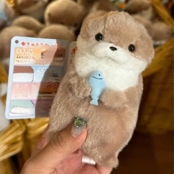 1st e Otter Holding Fish Plyschdocka Härlig presenthänge för Gi