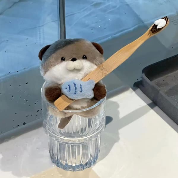 1st e Otter Holding Fish Plyschdocka Härlig presenthänge för Gi