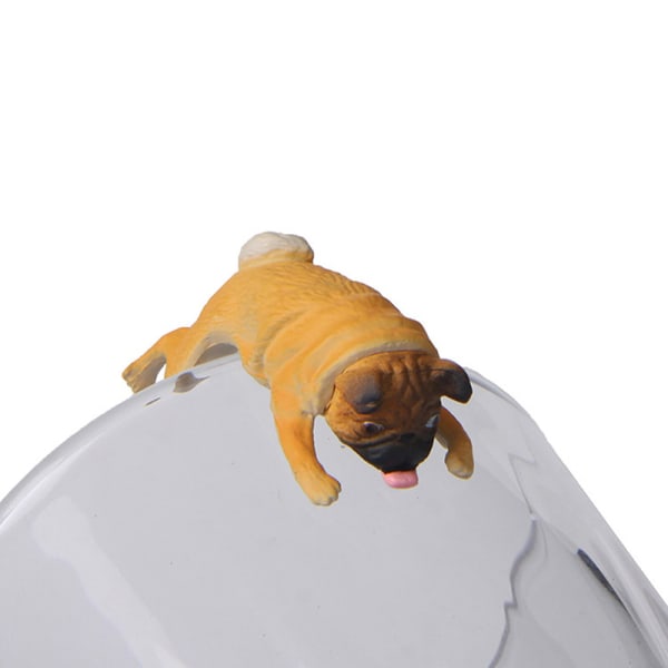 Realistisk minimops hundefigur hengende på koppkant DIY Fairy Ga N4