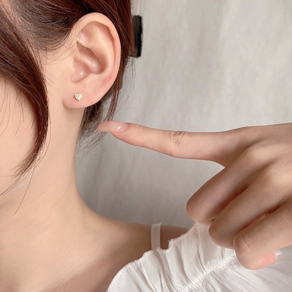 1 Par Mini Hearts Ear Bone Nail Spiral Stud örhängen för kvinnor Silver