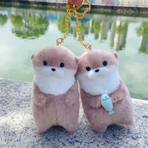 1st e Otter Holding Fish Plyschdocka Härlig presenthänge för Gi