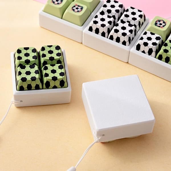 e Tastaturformede Fidget Clicker Legetøj Med Fodboldmønstre Lan A2