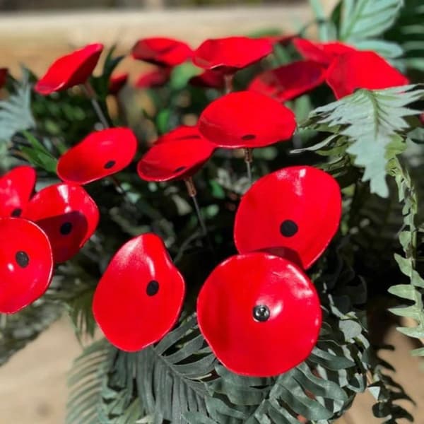 Färgglada blomsterpinnar Bi-dricksvattenkoppstation Fjäril A11