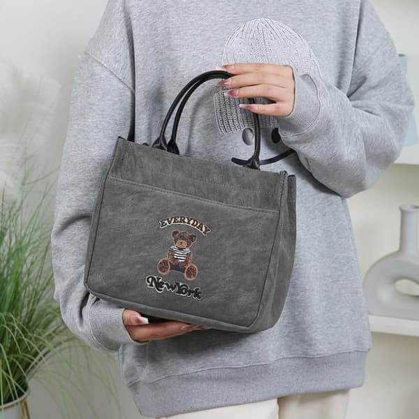 e Small Bear Printed Versatile Tote Bag Pendlare Kontorsarbetare A2