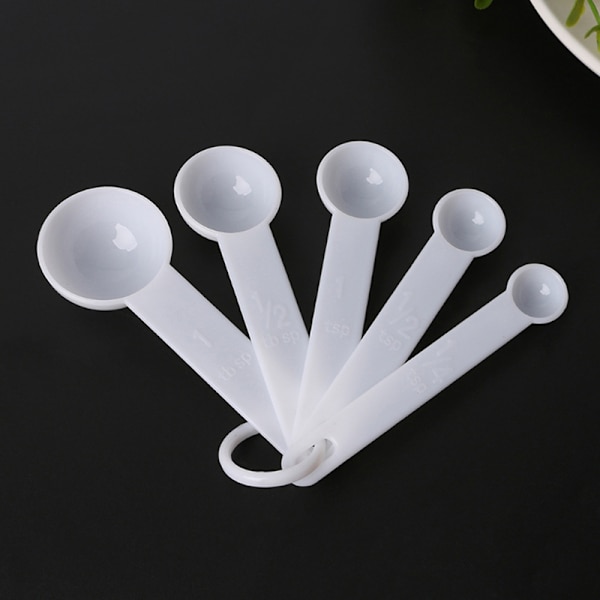 5 stk. Baking Kokeredskaper Plast Måleskje Måling Lad White