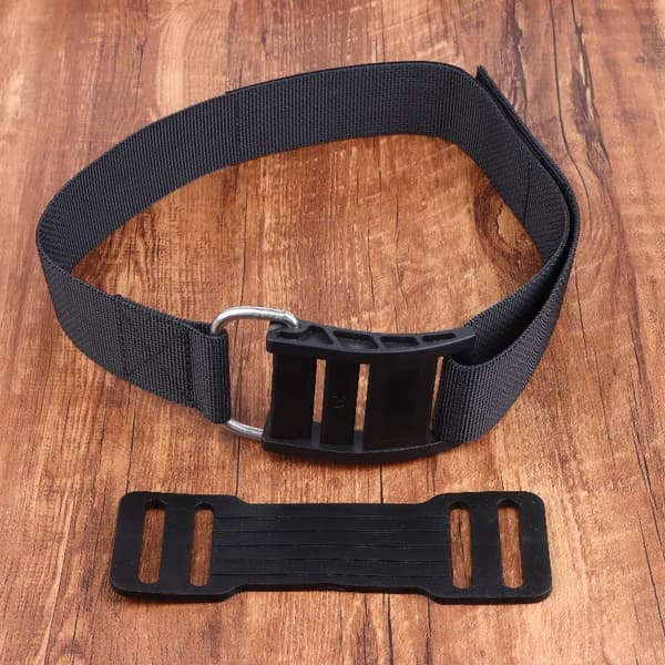 Justerbar dykkertankstropp med kamspenne Black