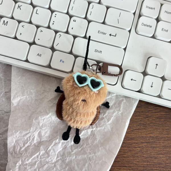Kreativ tecknad kackerlackadocka plysch nyckelring rolig kackerlacka A2