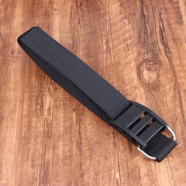 Justerbar dykkertankstropp med kamspenne Black