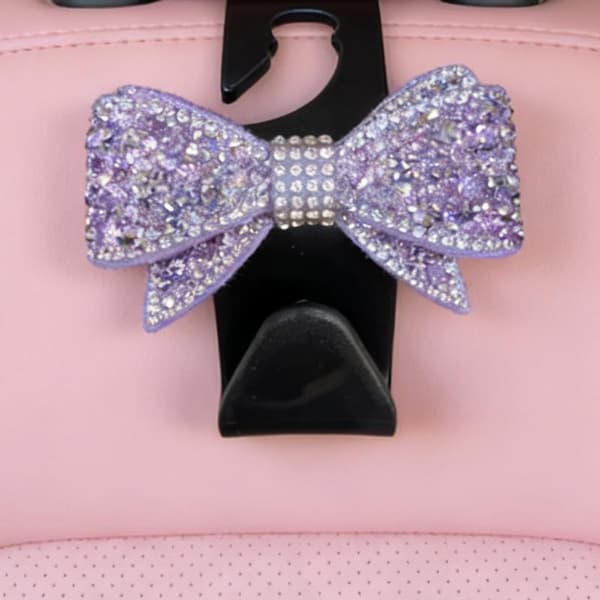 Bil nakkestøttekroker med glitrende rhinestone sløyfedekor og solid D