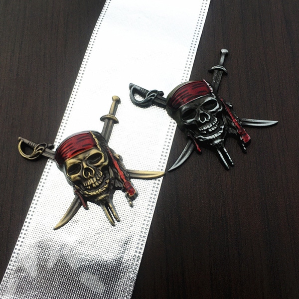 Car Styling 3D Metal Pirate Skull Emblem rintanappitarrat Silver