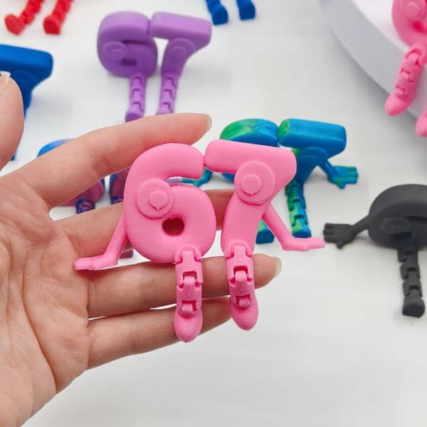 3D-printede artikulerte nummer 67-figurer Fleksible lyse Co A22