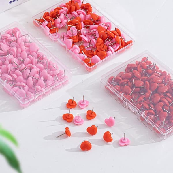 Hjerteformede tegnestifter af plast Pink