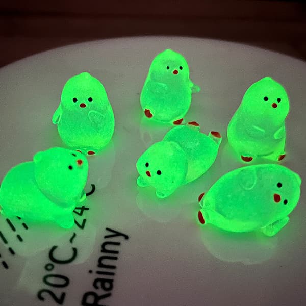 Lysande miniharts Lysande kycklingprydnadsstaty miniatyr E