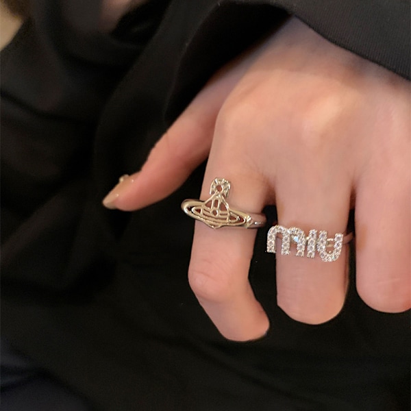 Punk Style Sparkling Rhinestone Planet Bokstäver Ring Öppning Adj C