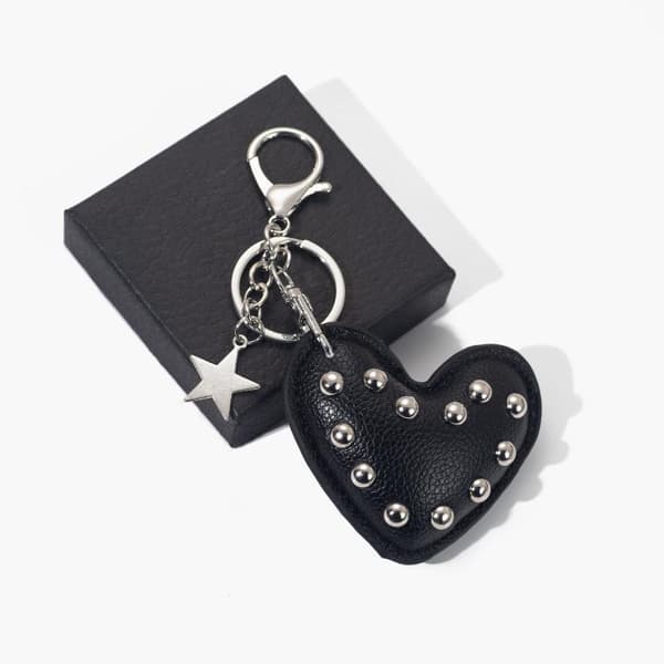 1 STK Punk Goth Hjerte Til Taske Taske Charme Nøglering Med Nitte Ring Black