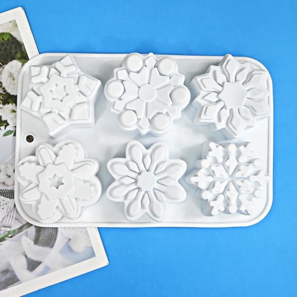 6-hulls snøfnugg silikon duftlysform med relieffblomsterblad