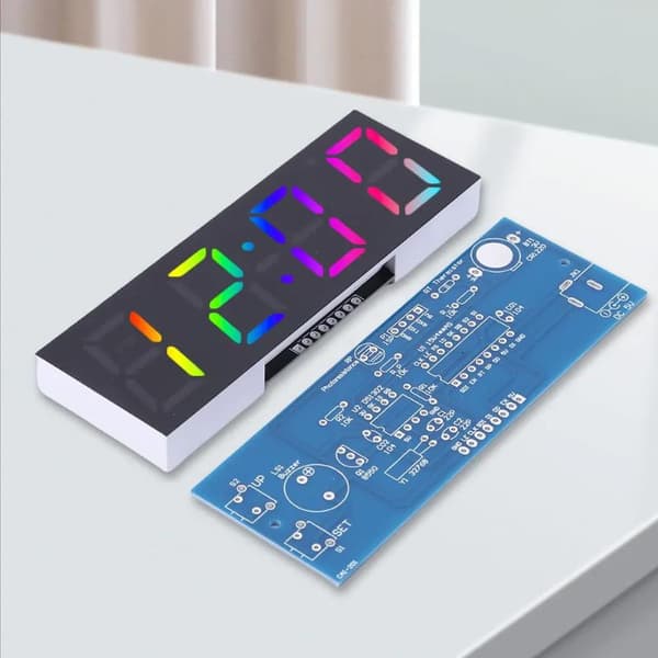 DIY elektroninen kellon LED MCU -sarja ajan valonsäädöllä ja lämpötilalla A5