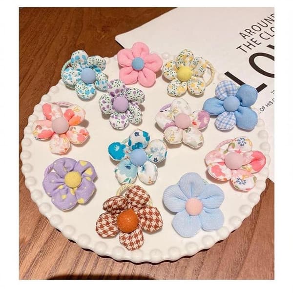 10 STK e Blomster Hår Elastikker Blødt Stof Dejlige Designs Til Piger A4
