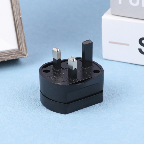 Universal EU 2-pinners til UK 3-pins plugg AC-adapter Travel Converter Black