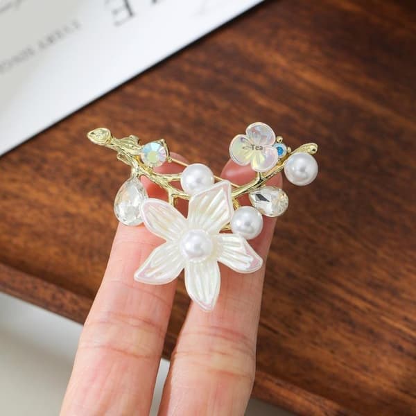 Elegant Blomst Perle Brosje Gullfarget Skallblad Reversnål For A5