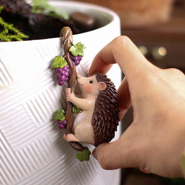 Klättrande igelkottfigur Blomkrukekramare