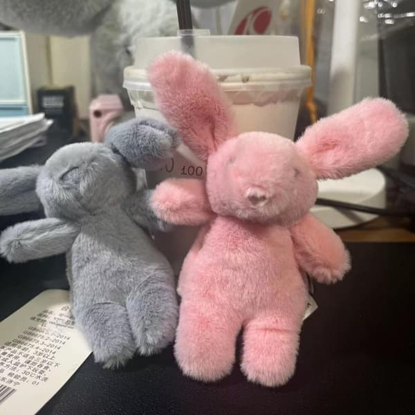 Stuffed Animals e Cartoon Nyckelring Prydnad Leksak Flickväska Bilnyckel Light gray