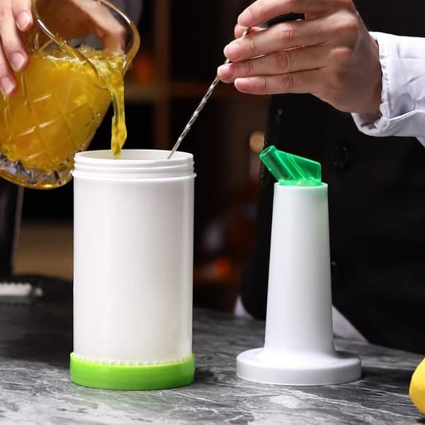 1L farvede plastjuiceflasker til bar og hjem White