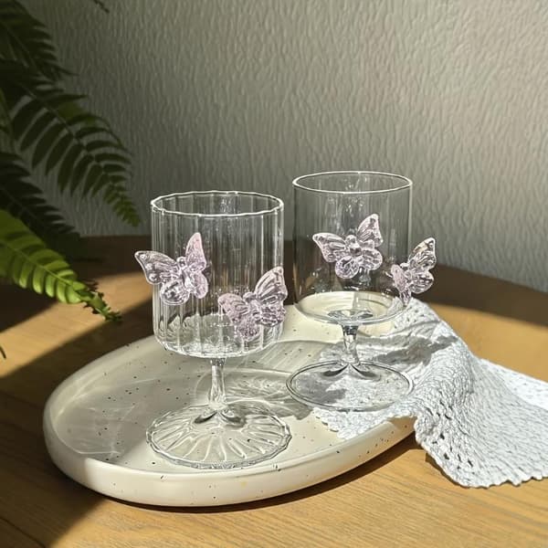 Sommerfugldekorerte vinglass A