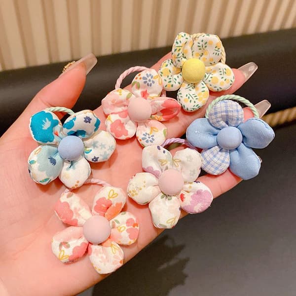 10 STK e Blomster Hår Elastikker Blødt Stof Dejlige Designs Til Piger A8