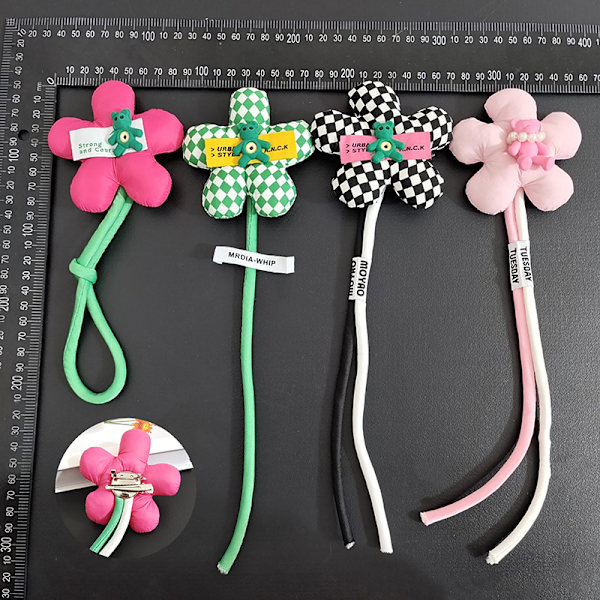 Blombroscher Bear Doll Hängesväska Dekor Lapel Pins Märken B C