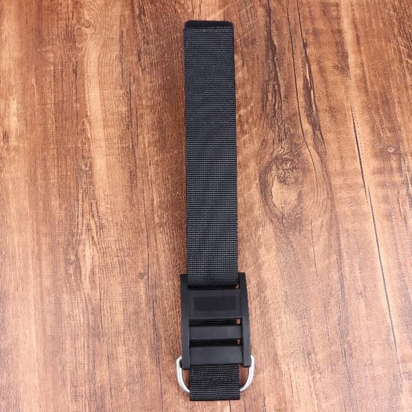 Justerbar dykkertankstropp med kamspenne Black
