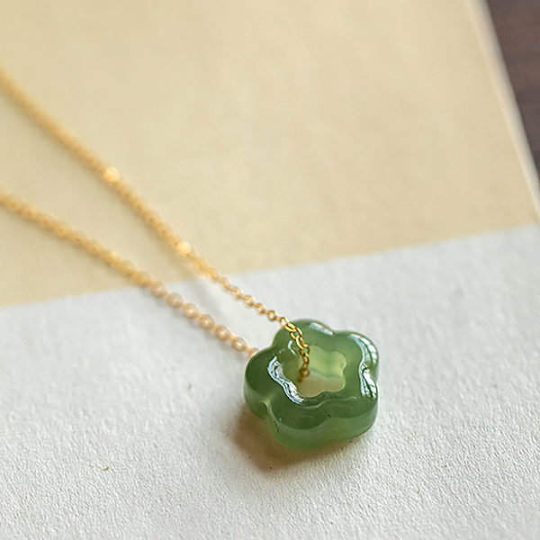 Vintage imitation Hetian Jade Halsband Flower Pendant Hollow Cl A2